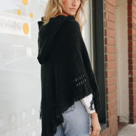 Cozy Autumn Hooded Poncho Black - Picture 5 of 9